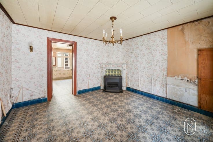 Te renoveren woning met potentieel!
