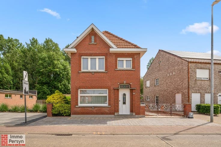Charmante vrijstaande jaren 50 woning met oprit en tuin