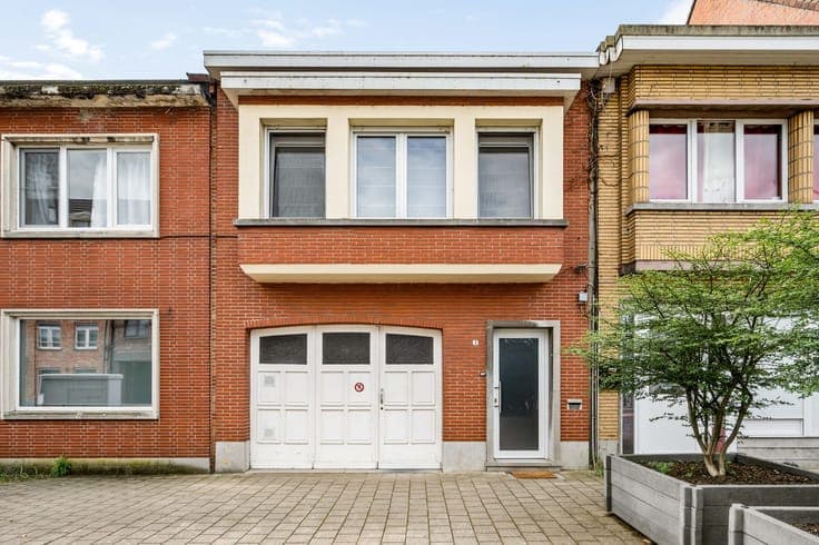 Instapklare woning met 4 slpkrs met gezellige stadstuin e...