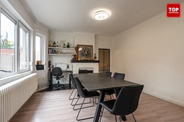 Instapklare halfopen woning in een gezinsvriendelijke buurt.