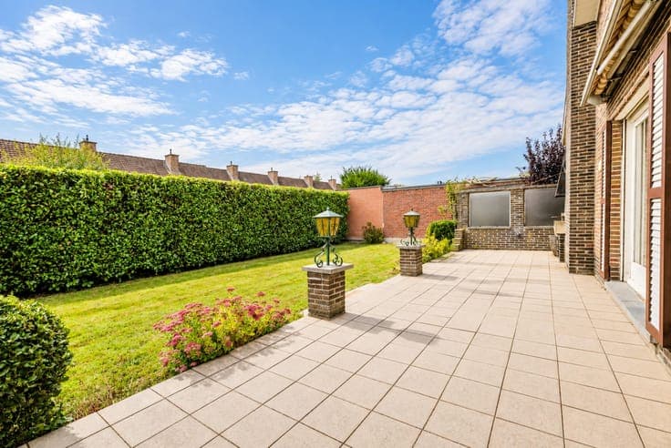 A bungalow for renovation (892 m²) in Sint-Denijs-Westrem