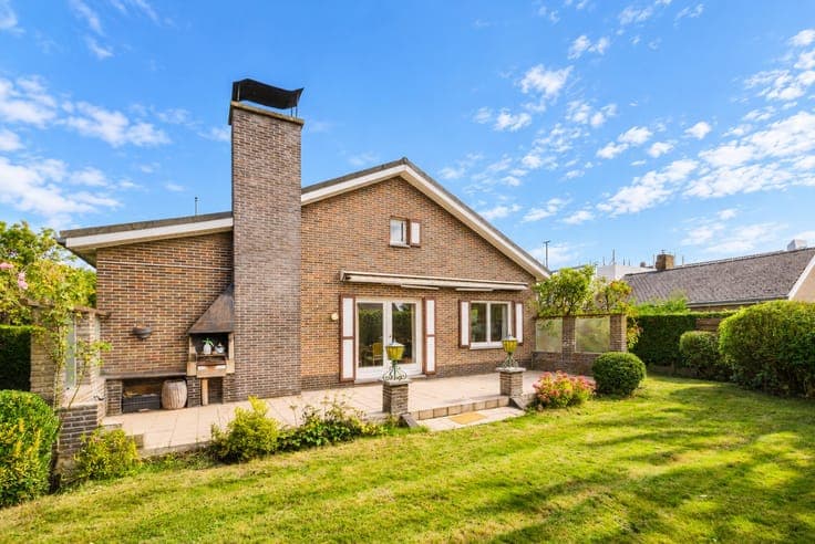 A bungalow for renovation (892 m²) in Sint-Denijs-Westrem