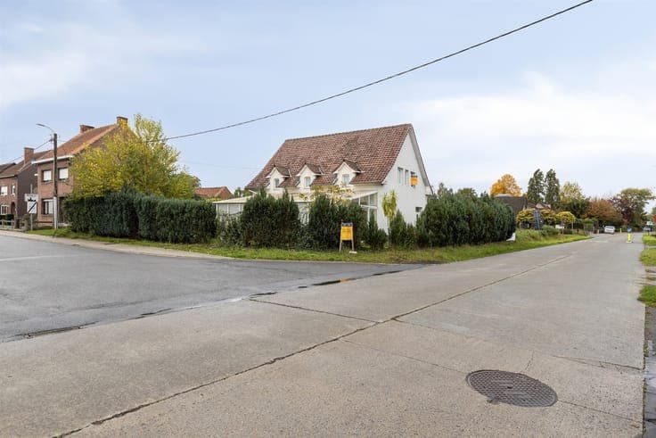 Spacious house with 4 bedrooms, porch and garden