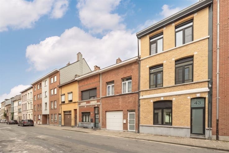 Huis met tuin en garage in wijk-in-ontwikkeling 'den Dam'