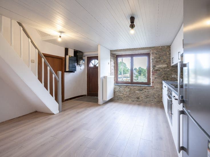 Three-sided house with a 6-are garden in Vesqueville