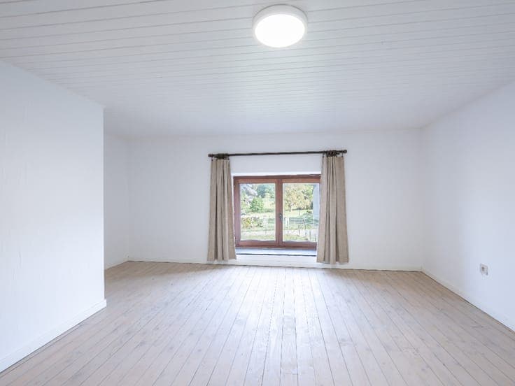 Three-sided house with a 6-are garden in Vesqueville