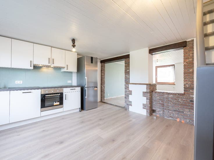 Three-sided house with a 6-are garden in Vesqueville