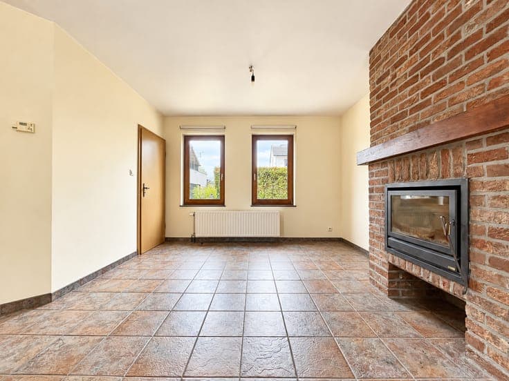 4-front house with nice garden on quiet street
