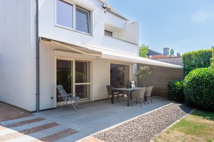 Instapklare gezinswoning met 5 slaapkamers, grote garage ...