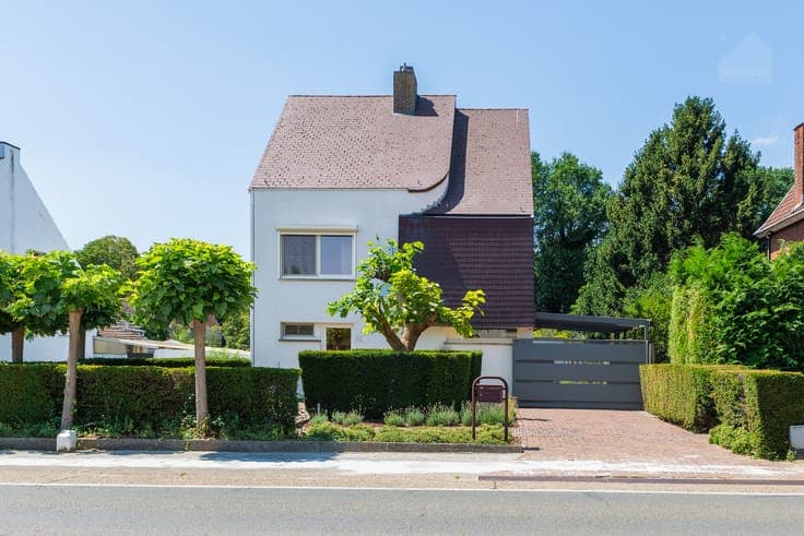 Instapklare gezinswoning met 5 slaapkamers, grote garage ...