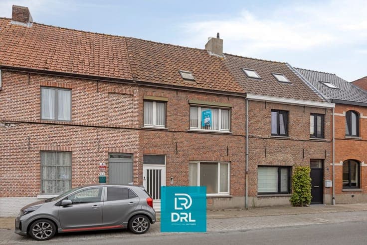 Af te werken woning met grote werkplaats/loods te Sint-Kr...