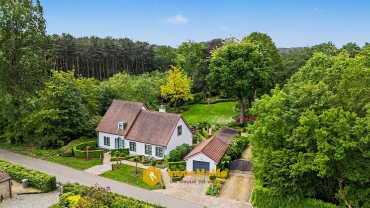 STIJLVOLLE VILLA OP 10.397m2 MET AANGELEGDE PARKTUIN - TE...