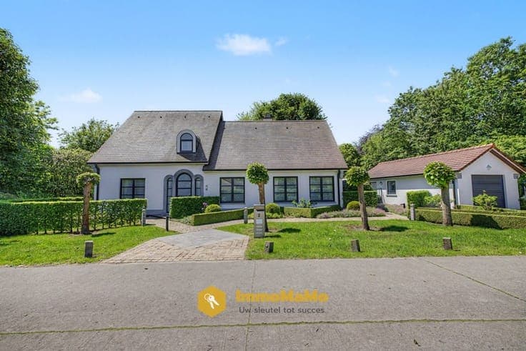 STIJLVOLLE VILLA OP 10.397m2 MET AANGELEGDE PARKTUIN - TE...