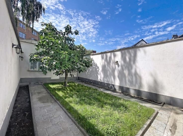 Charming house with a south-facing garden