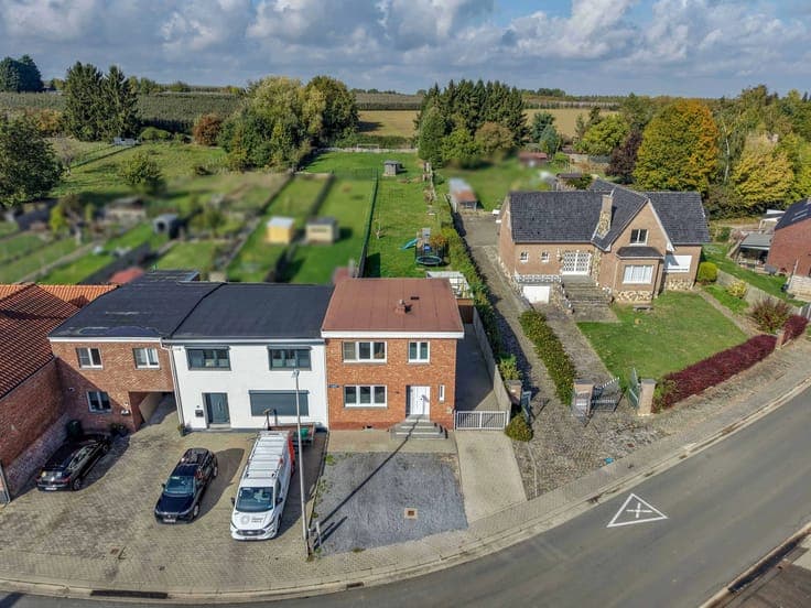 Spacious family home with 3 bedrooms in Heers