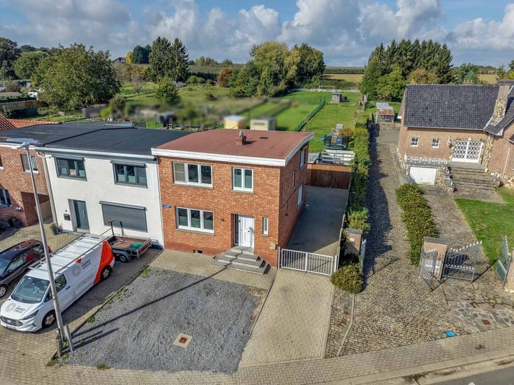 Spacious family home with 3 bedrooms in Heers