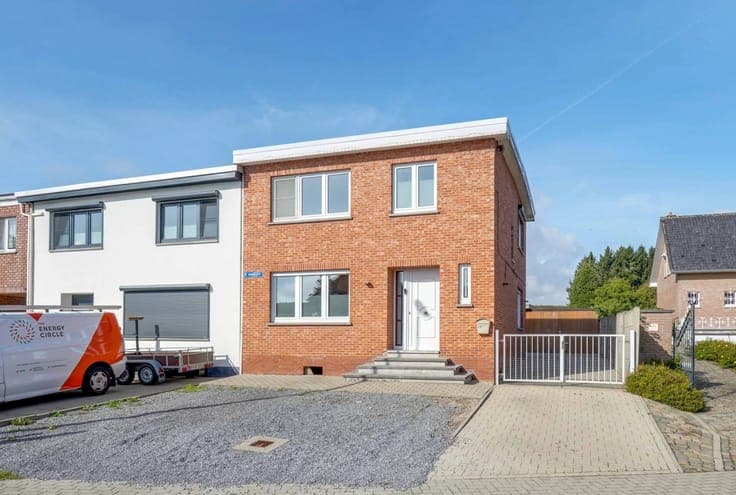 Spacious family home with 3 bedrooms in Heers