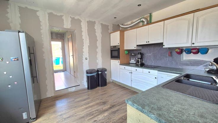 Ruime gezinswoning met 4 slaapkamers, terras en dakterras...