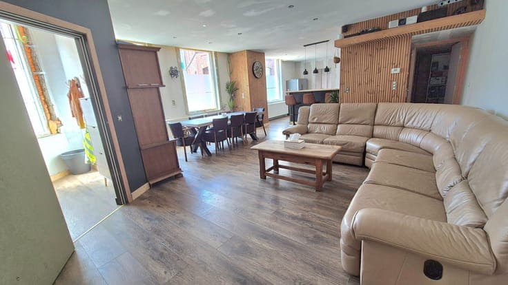 Ruime gezinswoning met 4 slaapkamers, terras en dakterras...