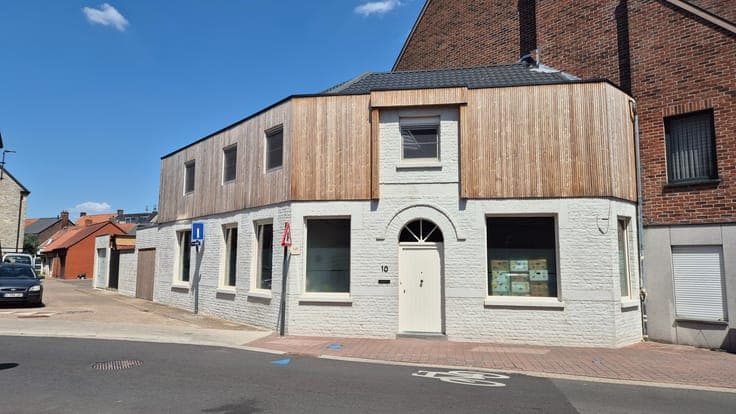 Ruime gezinswoning met 4 slaapkamers, terras en dakterras...