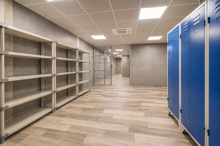Commercial property with living in a prime A+ location i