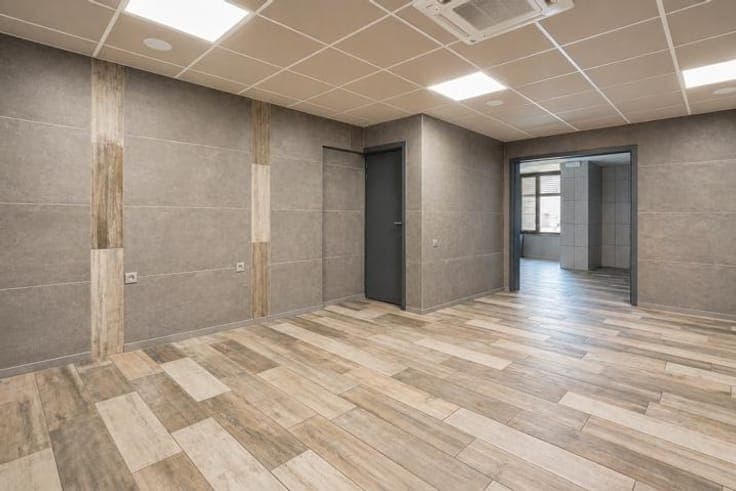 Commercial property with living in a prime A+ location i