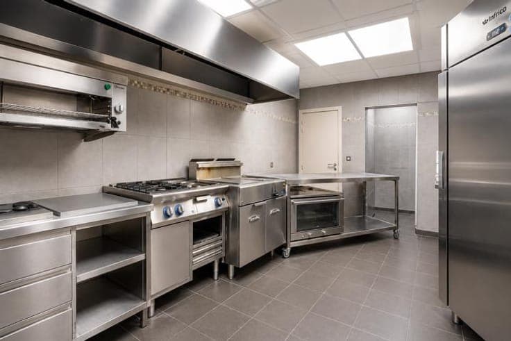 Commercial property with living in a prime A+ location i