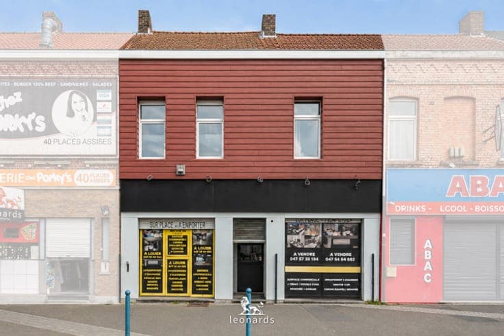Commercial property with living in a prime A+ location i