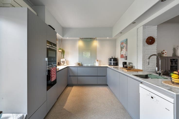 Rustig gelegen open bebouwing met 4 slaapkamers, ruime tu...