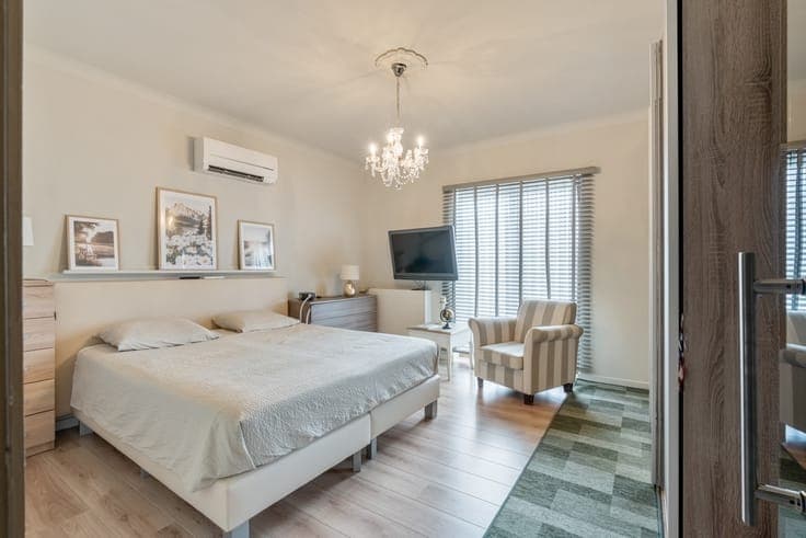 Rustig gelegen open bebouwing met 4 slaapkamers, ruime tu...
