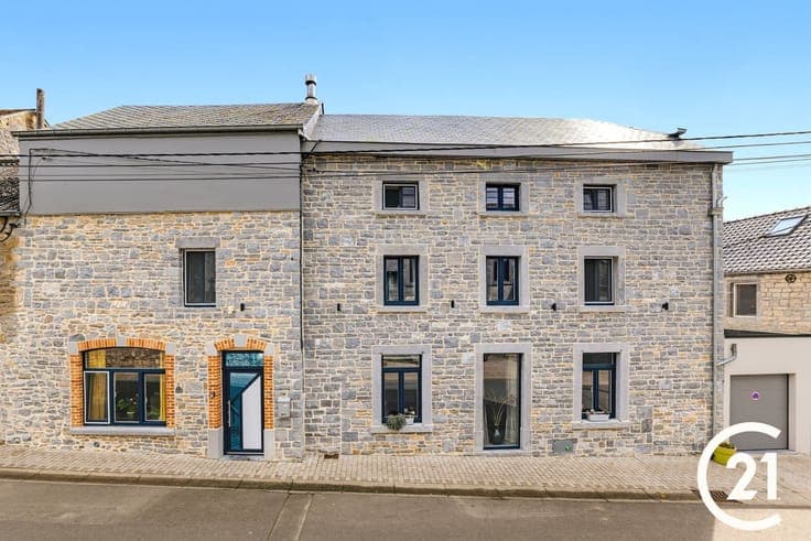 MAISON RENOVEE 273m² - Pierre, lumière et cour-jardin