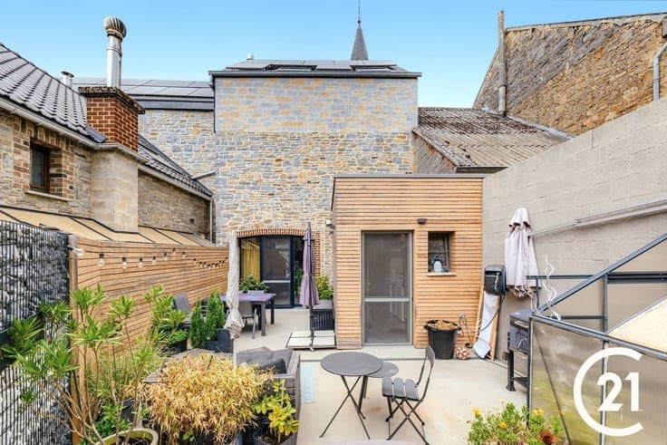 MAISON RENOVEE 273m² - Pierre, lumière et cour-jardin
