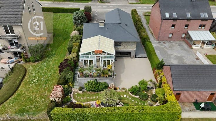 MAGNIFIQUE maison d'habitation avec commerce