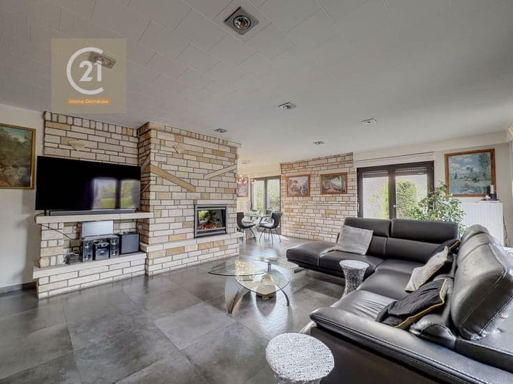 MAGNIFIQUE maison d'habitation avec commerce