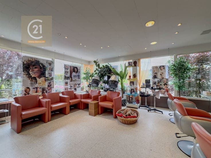 MAGNIFIQUE maison d'habitation avec commerce