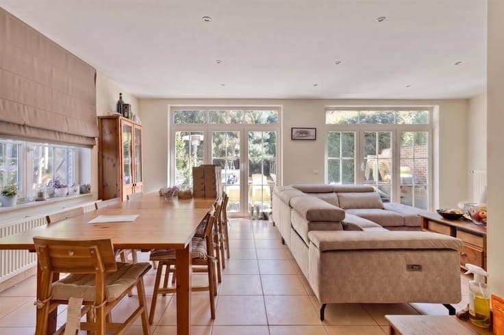 Ruime woning met 5 slaapkamers op toplocatie