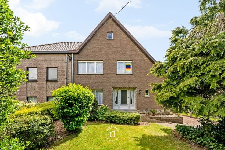 Ruimte, rust en potentieel: solide gezinswoning met volle...