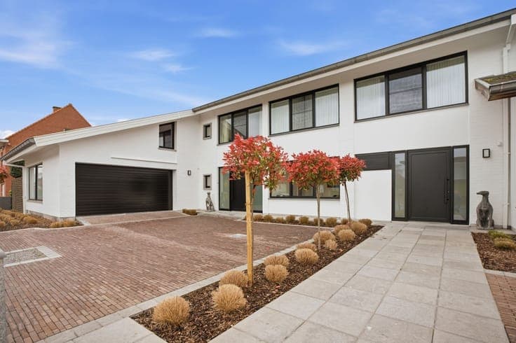 Exclusieve en veelzijdige villa op een perceel van 1.988 ...