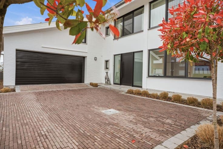 Exclusieve en veelzijdige villa op een perceel van 1.988 ...