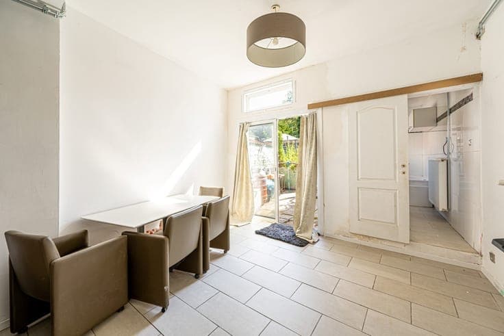 Bright house with 4 bedrooms and sunny garden in Menen