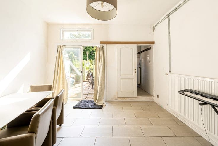Bright house with 4 bedrooms and sunny garden in Menen
