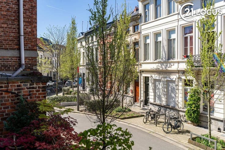 Character townhouse in sought-after Zurenborg