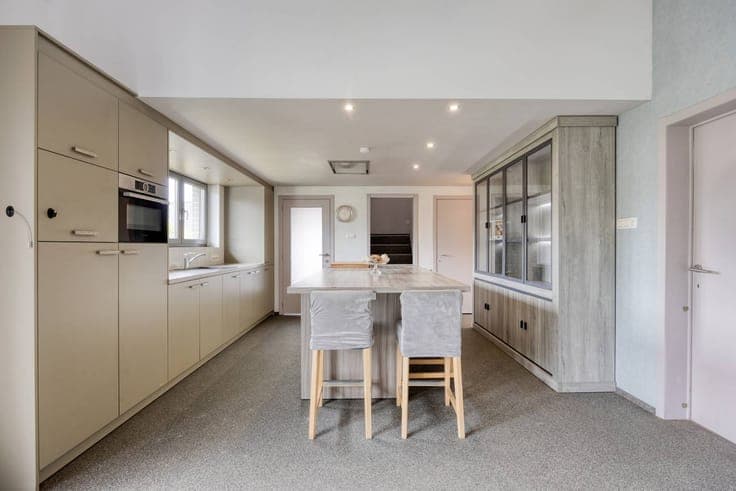 Recent home with a beautiful garden and the possibility of 2