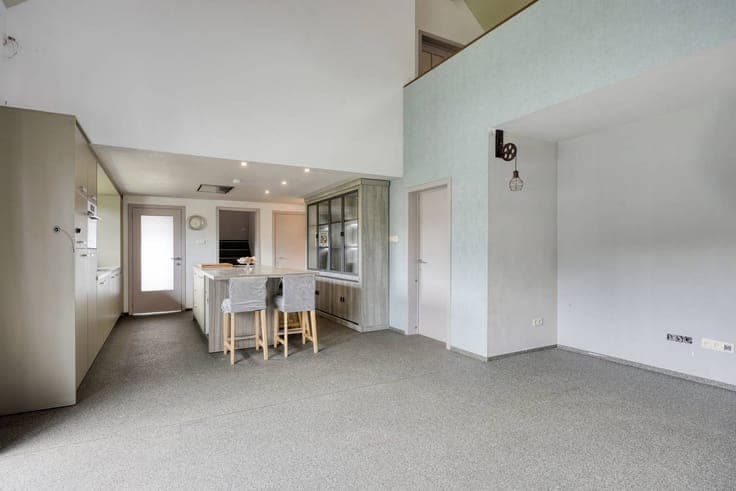 Recent home with a beautiful garden and the possibility of 2