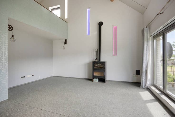 Recent home with a beautiful garden and the possibility of 2