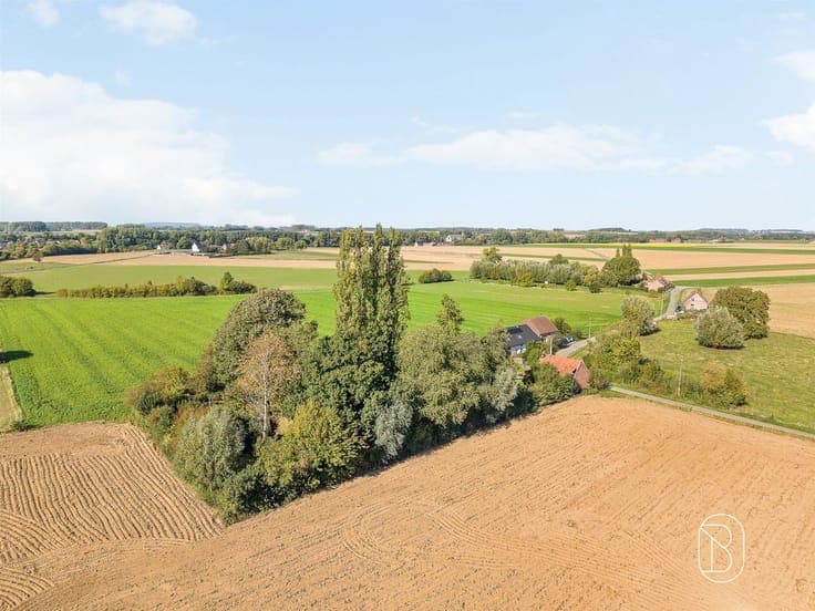 CHARMING, RENOVATED FARMHOUSE
