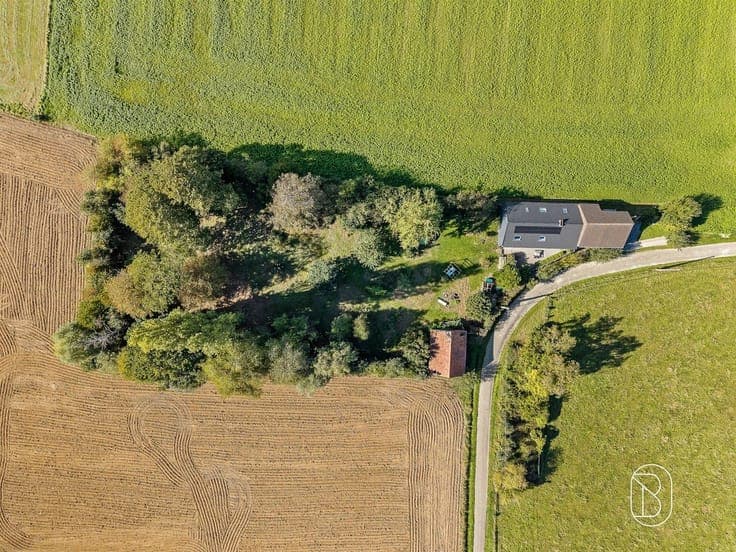 CHARMING, RENOVATED FARMHOUSE