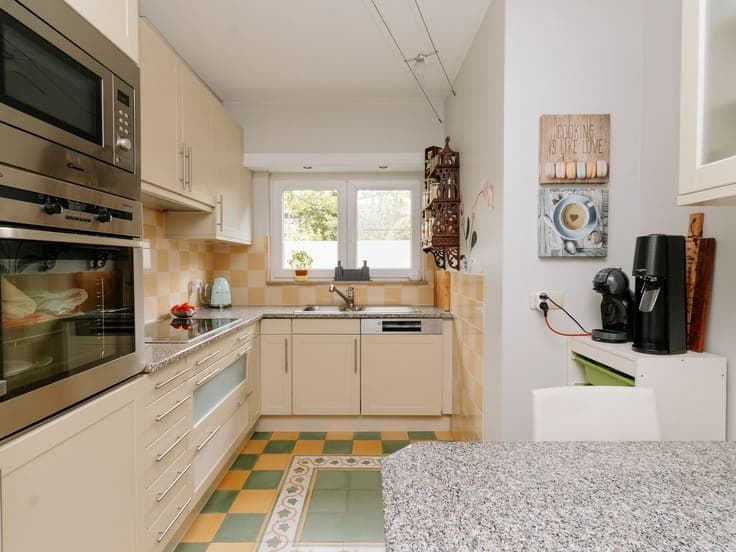 Gezinswoning met vier slaapkamers + tuin en garage