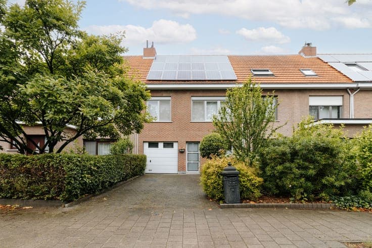 Gezinswoning met vier slaapkamers + tuin en garage