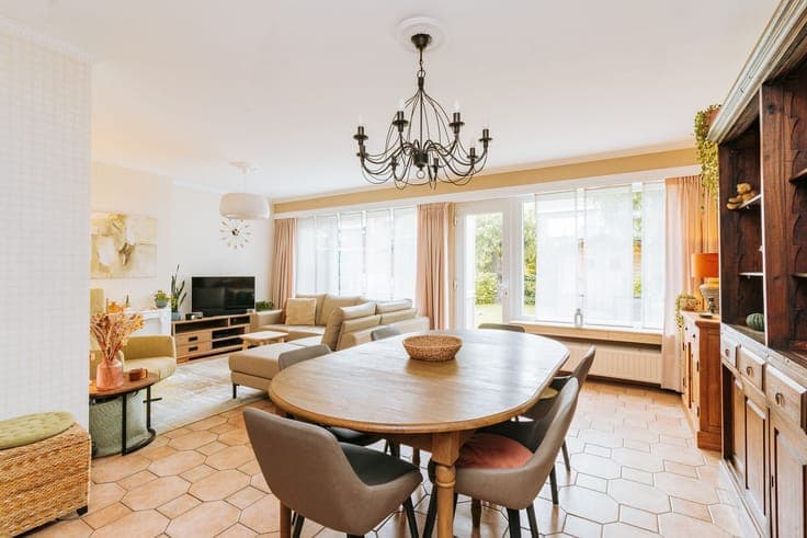 Gezinswoning met vier slaapkamers + tuin en garage